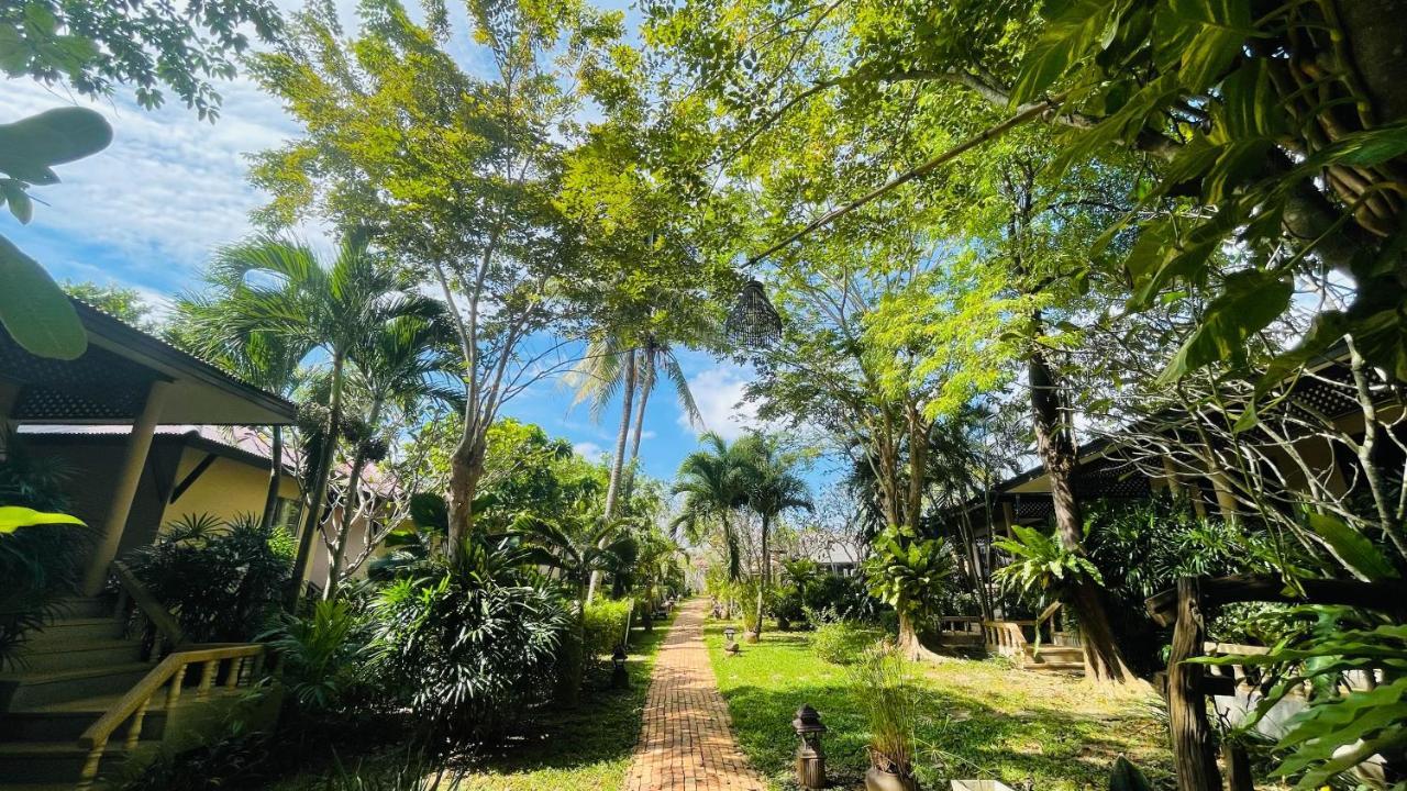 Clean Beach Resort Koh Lanta Exterior photo