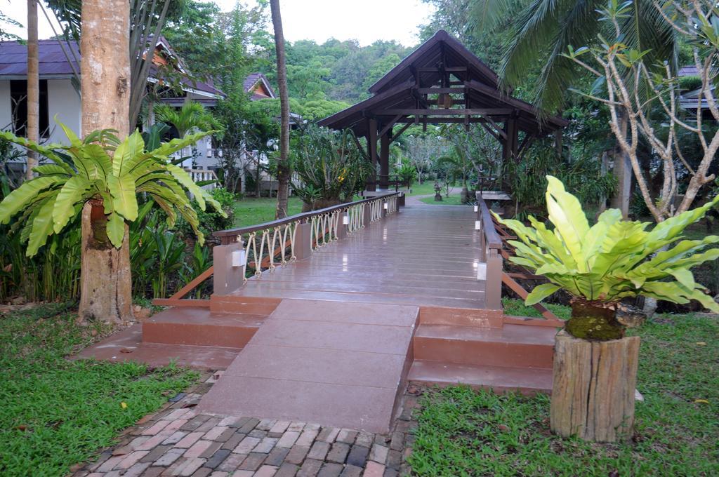 Clean Beach Resort Koh Lanta Exterior photo